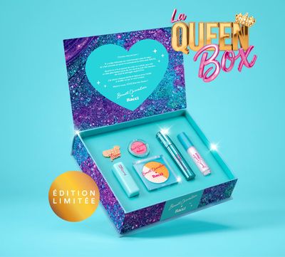 Coffret Queen Box ouvert présentant ses six produits de maquillage, édition limitée
