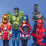 Enfants déguisés en superhéros